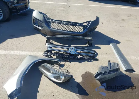 2018 Volkswagen Tiguan Limited 2.0T z USA, uszkodzony, nr VIN WVGAV7AX3JK005057